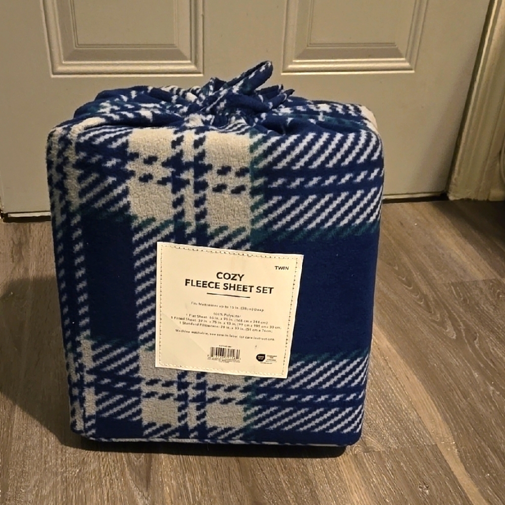 Cozy Fleece Sheet Set in Blue and Gray Plaid. Brand New.